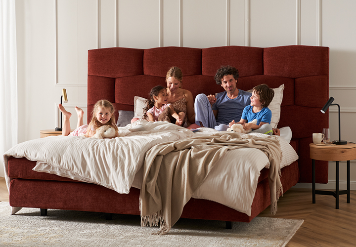 Familie ins Bett