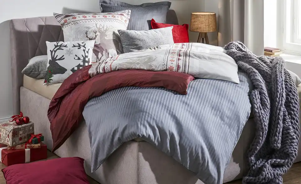 como Damast-Bettwäsche, in Wohnsituation