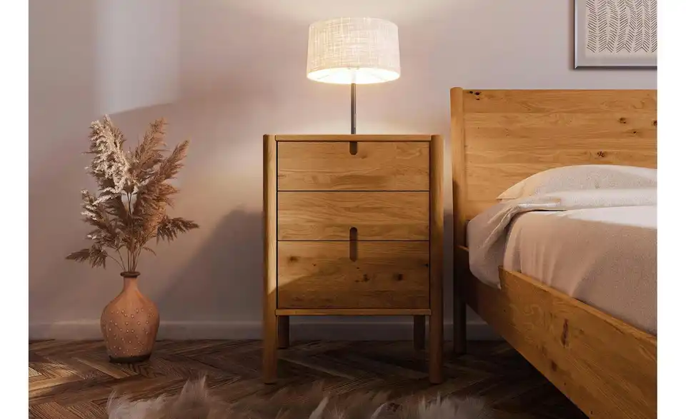 Nachttisch hoch mit 2 Schüben, in Wohnsituation