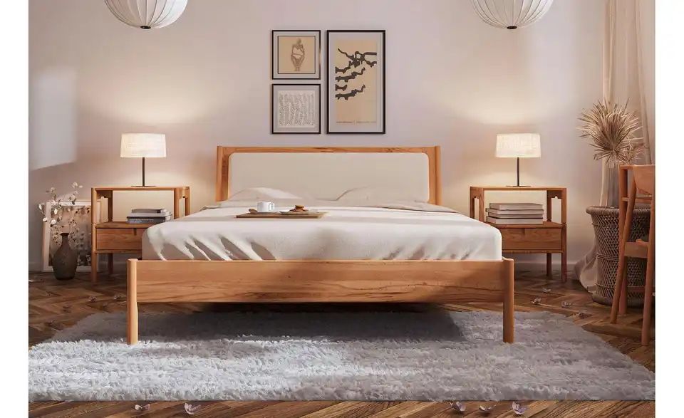 Massivholzbett Greta mit gepolstertem Kopfteil, in Wohnsituation