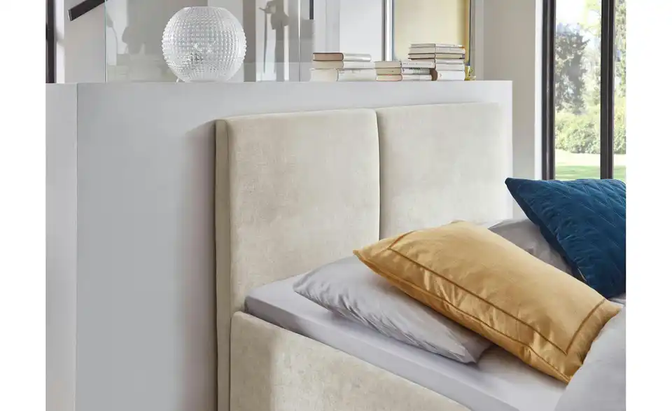 Polsterbett Piano in beige, in Wohnsituation