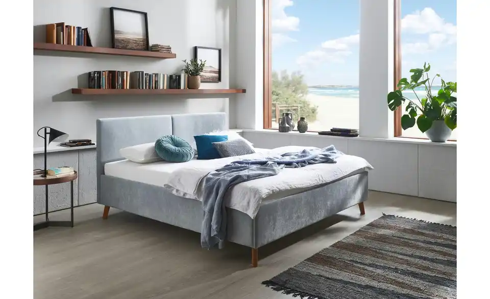 Polsterbett Piano in hellblau, in Wohnsituation