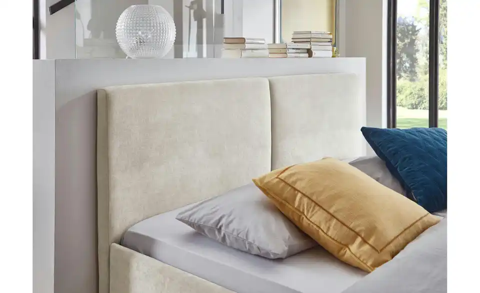 Polsterbett Piano in beige, in Wohnsituation